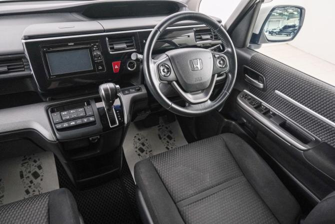 Honda Stepwgn V с пробегом 2015 года, цена 2 049 000 рублей, 93927 км, минивэн, Автокод Объявления
