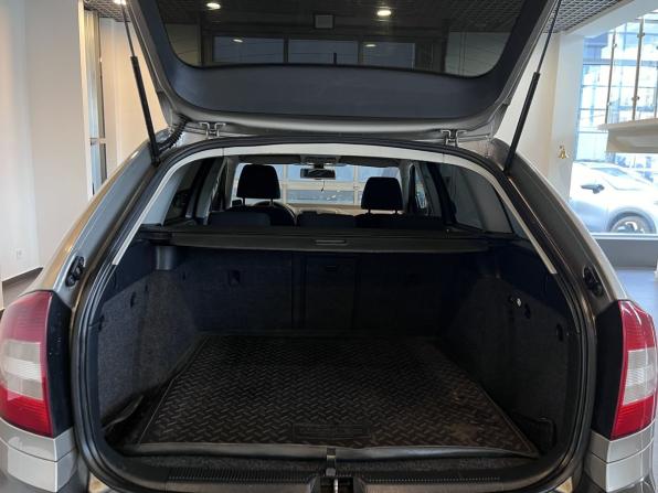 Skoda Octavia II (A5) Рестайлинг с пробегом 2011 года, цена 1 080 000 рублей, 316707 км, универсал, Автокод Объявления