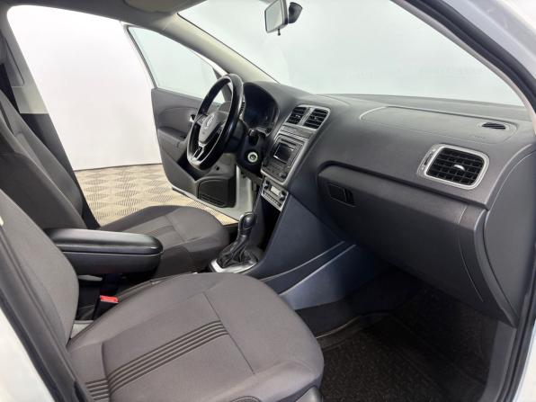 Volkswagen Polo V Рестайлинг с пробегом 2016 года, цена 1 199 000 рублей, 99204 км, седан, Автокод Объявления