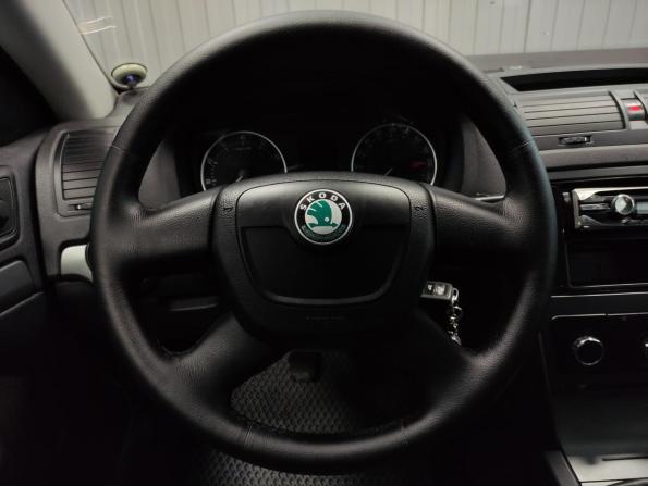 Skoda Octavia II (A5) Рестайлинг с пробегом 2012 года, цена 748 000 рублей, 126000 км, лифтбек, Автокод Объявления