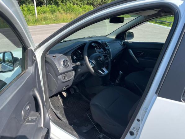 Renault Logan II Рестайлинг с пробегом 2019 года, цена 679 000 рублей, 123000 км, седан, Автокод Объявления