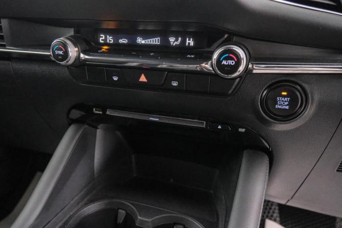 Mazda 3 IV (BP) с пробегом 2019 года, цена 1 799 000 рублей, 86000 км, хэтчбек, Автокод Объявления