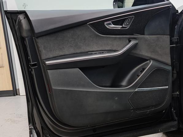 Audi Q8 I (4M) с пробегом 2020 года, цена 5 500 000 рублей, 75043 км, внедорожник, Автокод Объявления