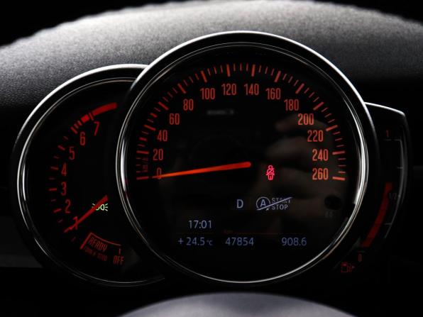 Mini Hatch III (F55/F56) Рестайлинг с пробегом 2021 года, цена 2 440 000 рублей, 48000 км, хэтчбек, Автокод Объявления
