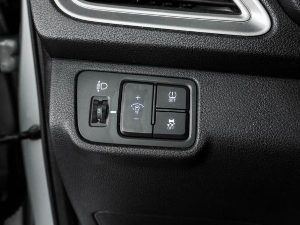 Hyundai Solaris II с пробегом 2019 года, цена 1 059 000 рублей, 142221 км, седан, Автокод Объявления