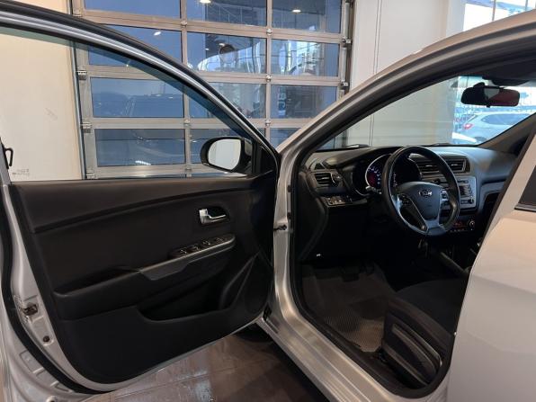Kia Rio III Рестайлинг с пробегом 2016 года, цена 940 000 рублей, 255627 км, седан, Автокод Объявления