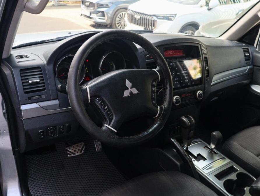 Mitsubishi Pajero IV Рестайлинг 1 Москва  - изображение 12