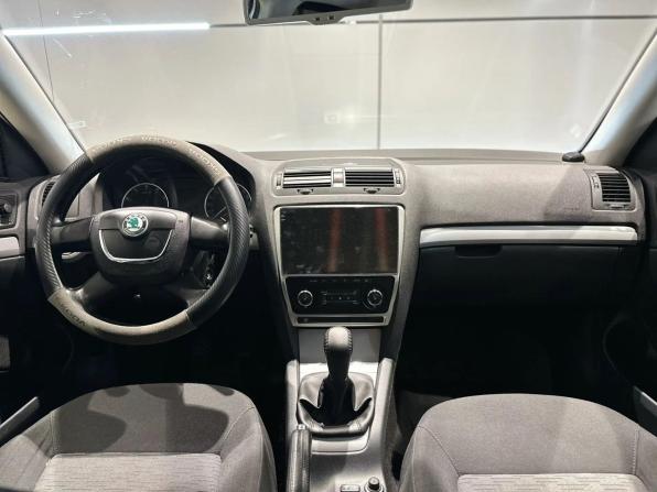 Skoda Octavia II (A5) Рестайлинг с пробегом 2012 года, цена 739 000 рублей, 215000 км, лифтбек, Автокод Объявления