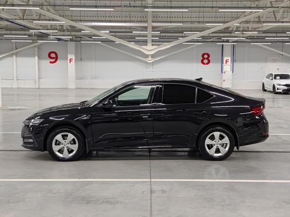 Skoda Octavia IV (A8) с пробегом 2021 года, цена 2 120 000 рублей, 129719 км, лифтбек, Автокод Объявления