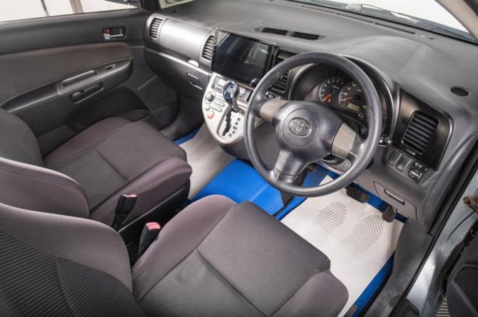 Toyota Wish I Рестайлинг с пробегом 2005 года, цена 699 000 рублей, 300000 км, компактвэн, Автокод Объявления