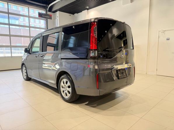 Honda Stepwgn V с пробегом 2017 года, цена 1 861 500 рублей, 127719 км, минивэн, Автокод Объявления