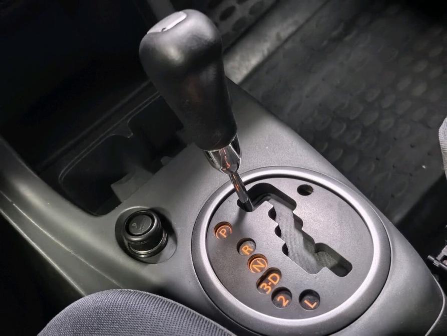 Suzuki Swift III Краснодар  - изображение 11