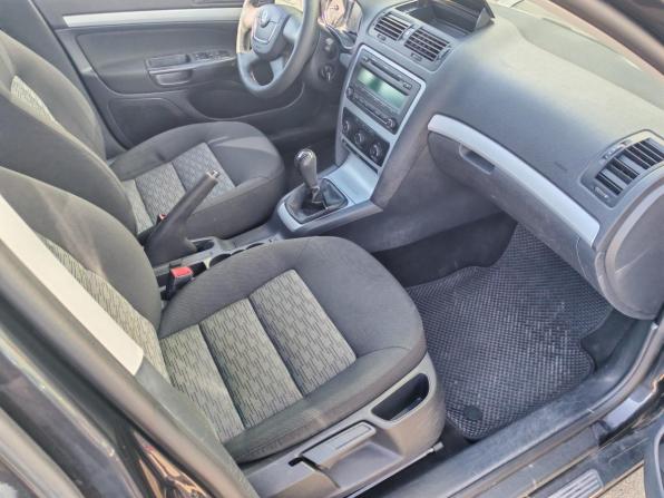 Skoda Octavia II (A5) Рестайлинг с пробегом 2009 года, цена 630 000 рублей, 263353 км, лифтбек, Автокод Объявления