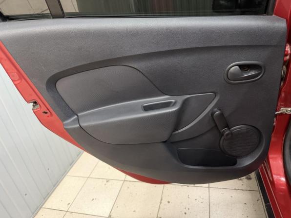 Renault Sandero II с пробегом 2015 года, цена 923 000 рублей, 104768 км, хэтчбек, Автокод Объявления