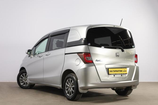 Honda Freed I с пробегом 2010 года, цена 999 000 рублей, 195002 км, компактвэн, Автокод Объявления