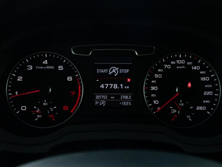 Audi Q3 I (8U) Москва  - изображение 11