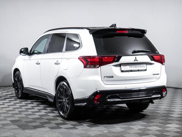 Mitsubishi Outlander III Рестайлинг 3 с пробегом 2022 года, цена 3 699 000 рублей, 8000 км, внедорожник, Автокод Объявления