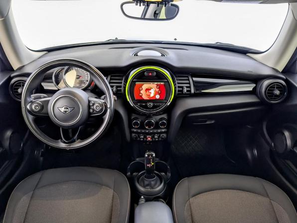 Mini Hatch III (F55/F56) Рестайлинг с пробегом 2021 года, цена 2 290 000 рублей, 54969 км, хэтчбек, Автокод Объявления