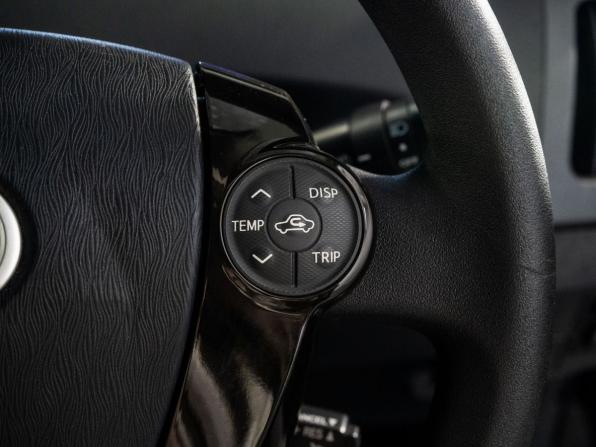 Toyota Prius III Рестайлинг (XW30) с пробегом 2012 года, цена 1 215 300 рублей, 178392 км, лифтбек, Автокод Объявления