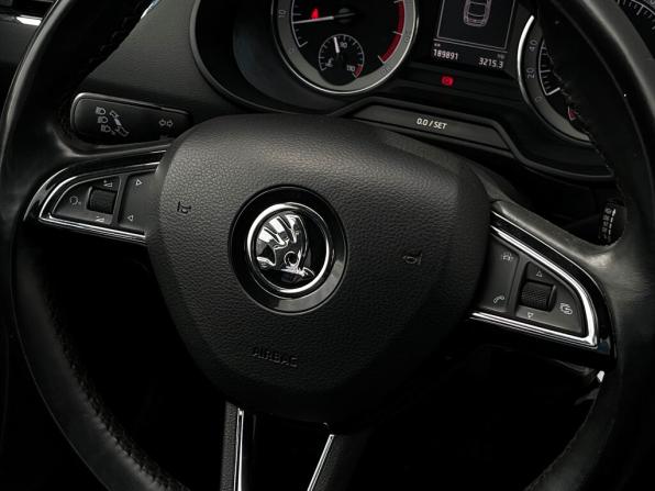 Skoda Octavia III (A7) Рестайлинг с пробегом 2017 года, цена 1 391 400 рублей, 189891 км, лифтбек, Автокод Объявления