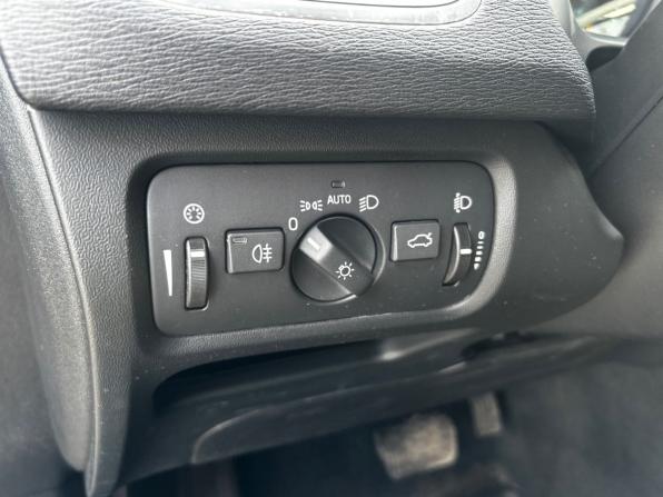 Volvo V40 Cross Country I с пробегом 2014 года, цена 1 048 000 рублей, 101000 км, хэтчбек, Автокод Объявления