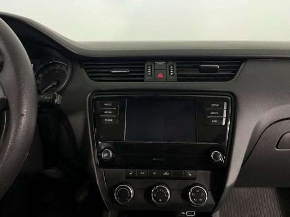 Skoda Octavia III (A7) Рестайлинг с пробегом 2018 года, цена 1 599 000 рублей, 117000 км, лифтбек, Автокод Объявления