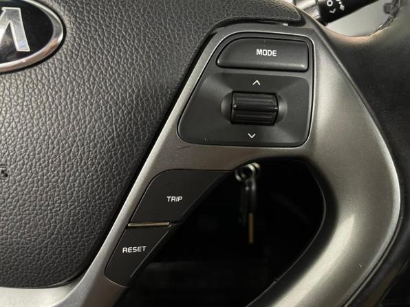 Kia Rio III Рестайлинг с пробегом 2015 года, цена 945 000 рублей, 85957 км, седан, Автокод Объявления