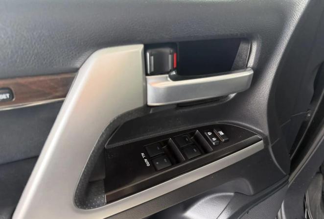 Toyota Land Cruiser 200 Series Рестайлинг 2 с пробегом 2015 года, цена 5 717 000 рублей, 140586 км, внедорожник, Автокод Объявления