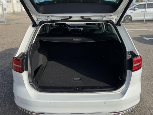 Volkswagen Passat B8 с пробегом 2018 года, цена 1 595 000 рублей, 239154 км, универсал, Автокод Объявления