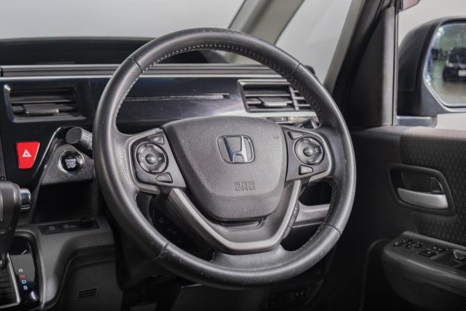 Honda Stepwgn V Рестайлинг с пробегом 2019 года, цена 2 599 000 рублей, 55000 км, минивэн, Автокод Объявления