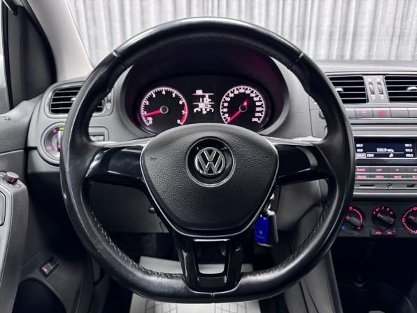 Volkswagen Polo V Рестайлинг с пробегом 2016 года, цена 1 049 000 рублей, 92211 км, седан, Автокод Объявления