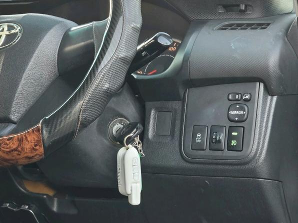 Toyota Wish II с пробегом 2010 года, цена 999 000 рублей, 267329 км, минивэн, Автокод Объявления