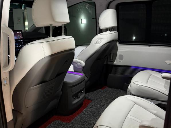 Hyundai Staria I с пробегом 2025 года, цена 8 990 000 рублей, 14900 км, минивэн, Автокод Объявления