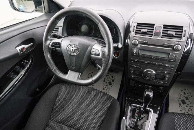 Toyota Corolla X (E140 E150) Рестайлинг с пробегом 2012 года, цена 1 099 000 рублей, 175000 км, седан, Автокод Объявления