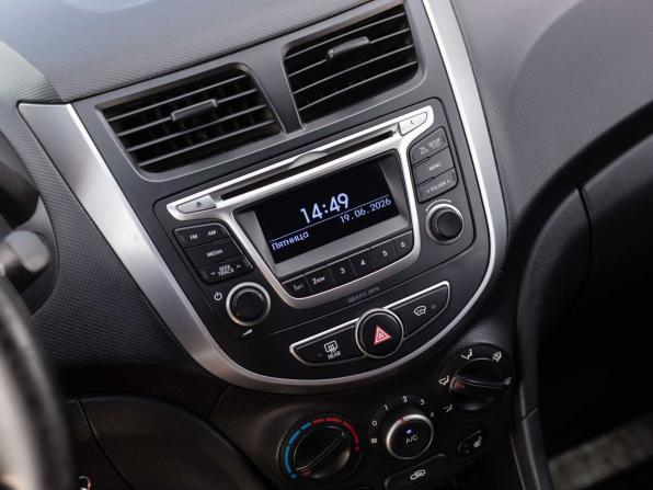 Hyundai Solaris I Рестайлинг с пробегом 2014 года, цена 1 050 000 рублей, 136106 км, седан, Автокод Объявления
