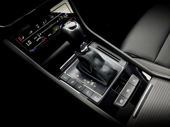 Skoda Superb III Рестайлинг с пробегом 2024 года, цена 2 900 000 рублей, 66490 км, лифтбек, Автокод Объявления