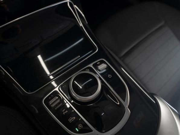 Mercedes-Benz C-Класс IV (W205) Рестайлинг с пробегом 2018 года, цена 2 410 000 рублей, 92194 км, седан, Автокод Объявления