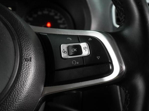 Volkswagen Polo V Рестайлинг с пробегом 2019 года, цена 1 054 000 рублей, 114724 км, седан, Автокод Объявления