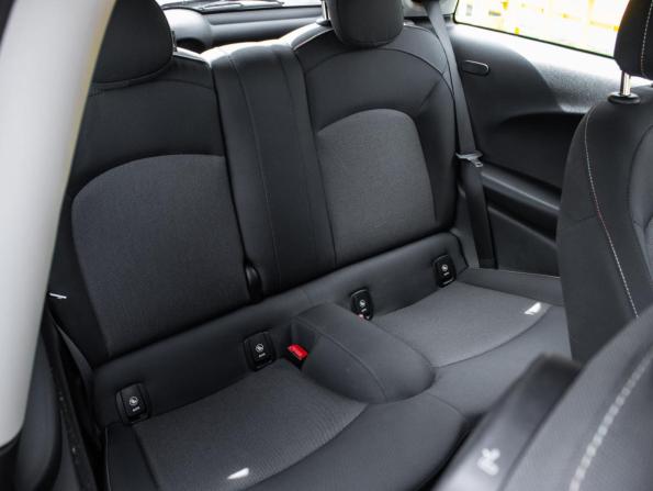 Mini Hatch III (F55/F56) Рестайлинг с пробегом 2021 года, цена 2 150 000 рублей, 23502 км, хэтчбек, Автокод Объявления