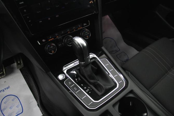 Volkswagen Passat B8 с пробегом 2018 года, цена 2 340 000 рублей, 221068 км, универсал, Автокод Объявления