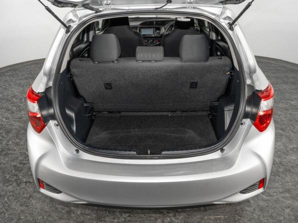 Toyota Vitz III (XP130) Рестайлинг 2 с пробегом 2018 года, цена 945 500 рублей, 106609 км, хэтчбек, Автокод Объявления