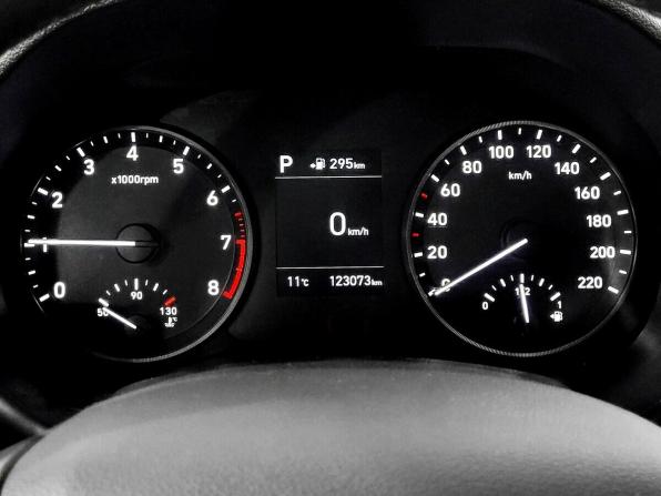 Hyundai Solaris II с пробегом 2018 года, цена 1 270 000 рублей, 123072 км, седан, Автокод Объявления