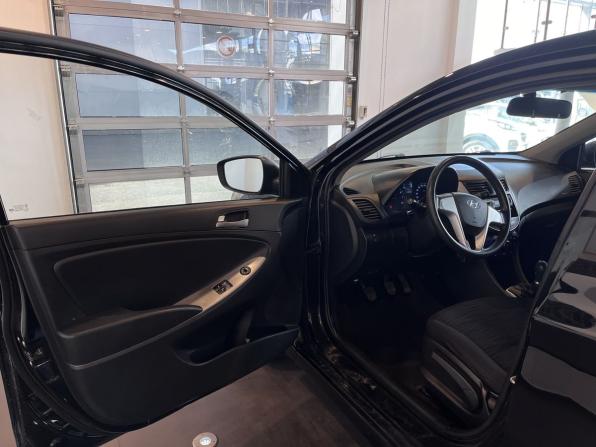Hyundai Solaris I Рестайлинг с пробегом 2015 года, цена 800 000 рублей, 213002 км, хэтчбек, Автокод Объявления
