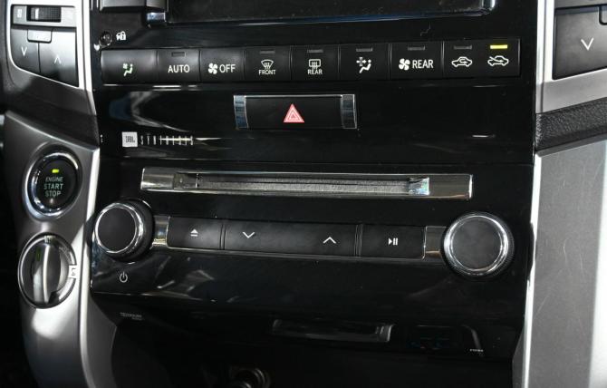 Toyota Land Cruiser 200 Series Рестайлинг 1 с пробегом 2015 года, цена 6 749 990 рублей, 44000 км, внедорожник, Автокод Объявления