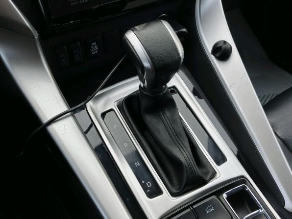 Mitsubishi Pajero Sport III с пробегом 2016 года, цена 2 560 000 рублей, 215605 км, внедорожник, Автокод Объявления