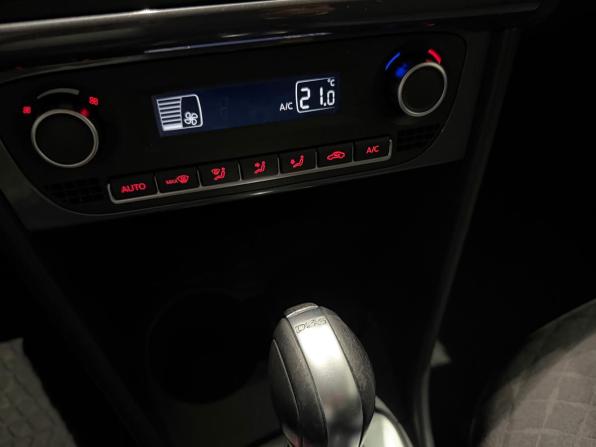 Volkswagen Polo V Рестайлинг с пробегом 2019 года, цена 1 385 000 рублей, 138000 км, седан, Автокод Объявления