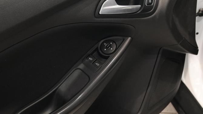 Ford Focus III Рестайлинг с пробегом 2016 года, цена 879 000 рублей, 187590 км, седан, Автокод Объявления