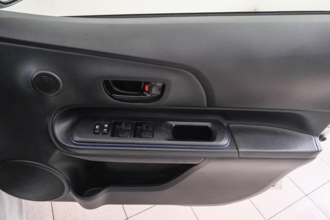 Toyota Aqua I Рестайлинг с пробегом 2016 года, цена 909 000 рублей, 229739 км, хэтчбек, Автокод Объявления