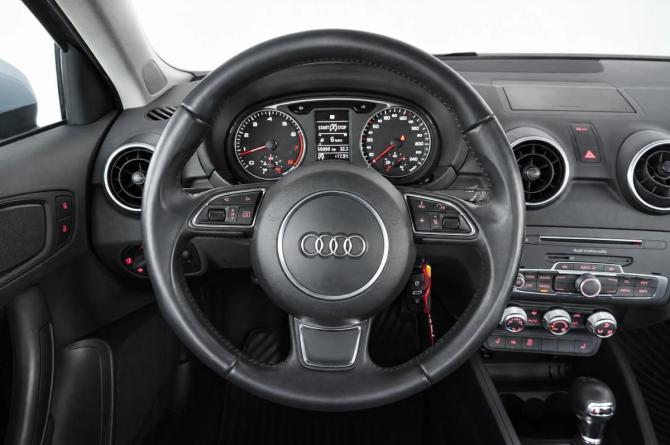 Audi A1 I (8X) Рестайлинг с пробегом 2015 года, цена 1 580 000 рублей, 58989 км, хэтчбек, Автокод Объявления
