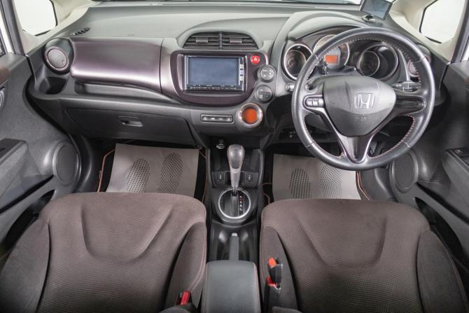 Honda Fit II с пробегом 2013 года, цена 1 069 000 рублей, 89000 км, хэтчбек, Автокод Объявления